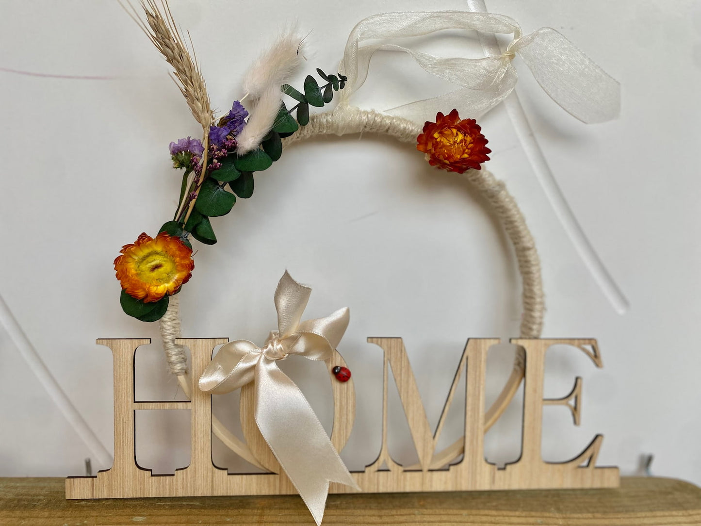 Déco "HOME" découpe bois et fleurs séchées