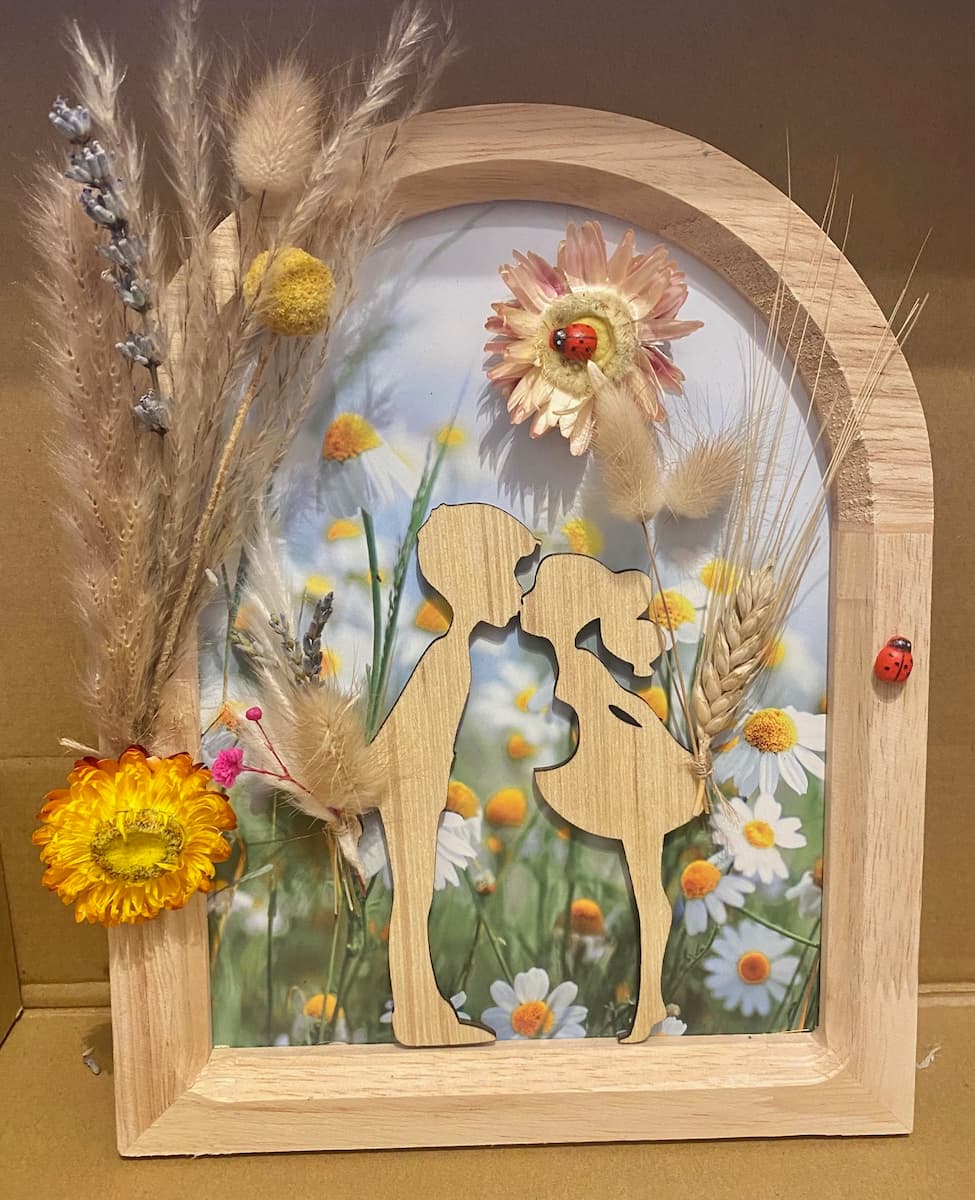 Déco "baiser fleuri" sur cadre