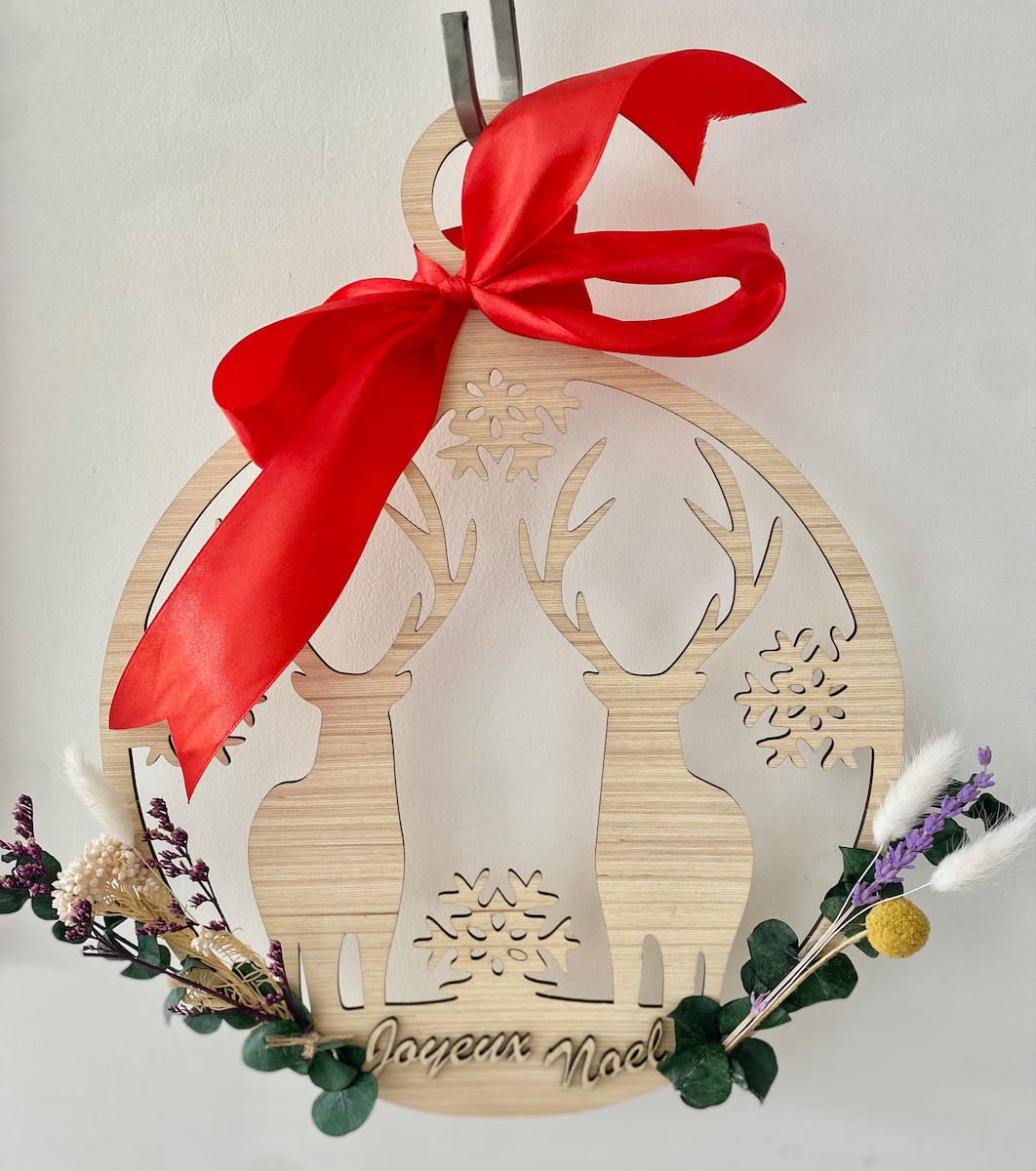 Déco boule bois découpée avec motifs de Noël