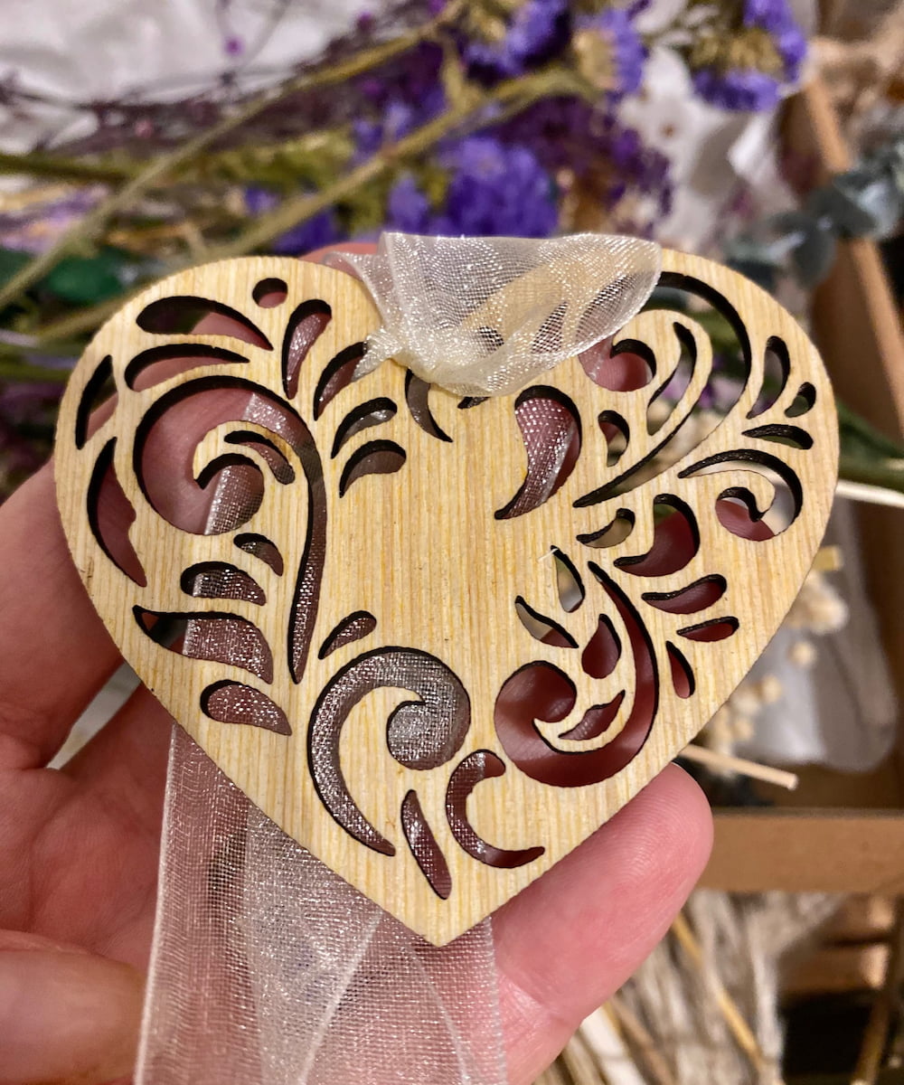 Déco COEURS découpés en bois à suspendre